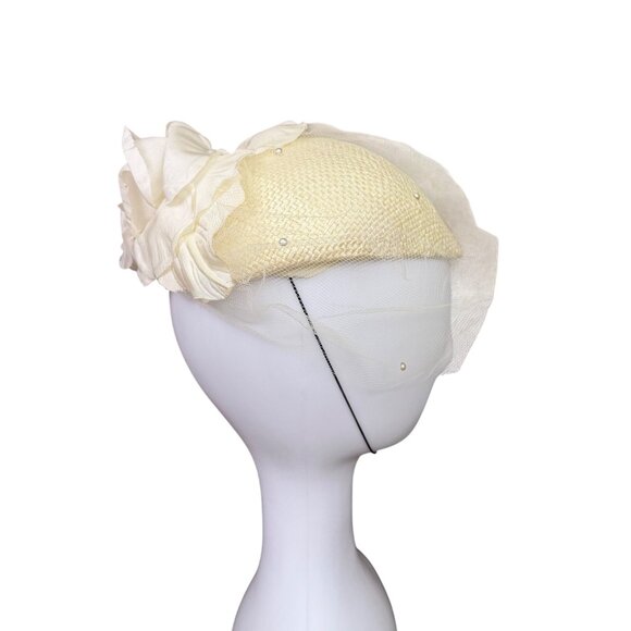 Fedoria Womens Cream Straw & Silk Fascinator With Tulle & Floral Accent OS main image 7